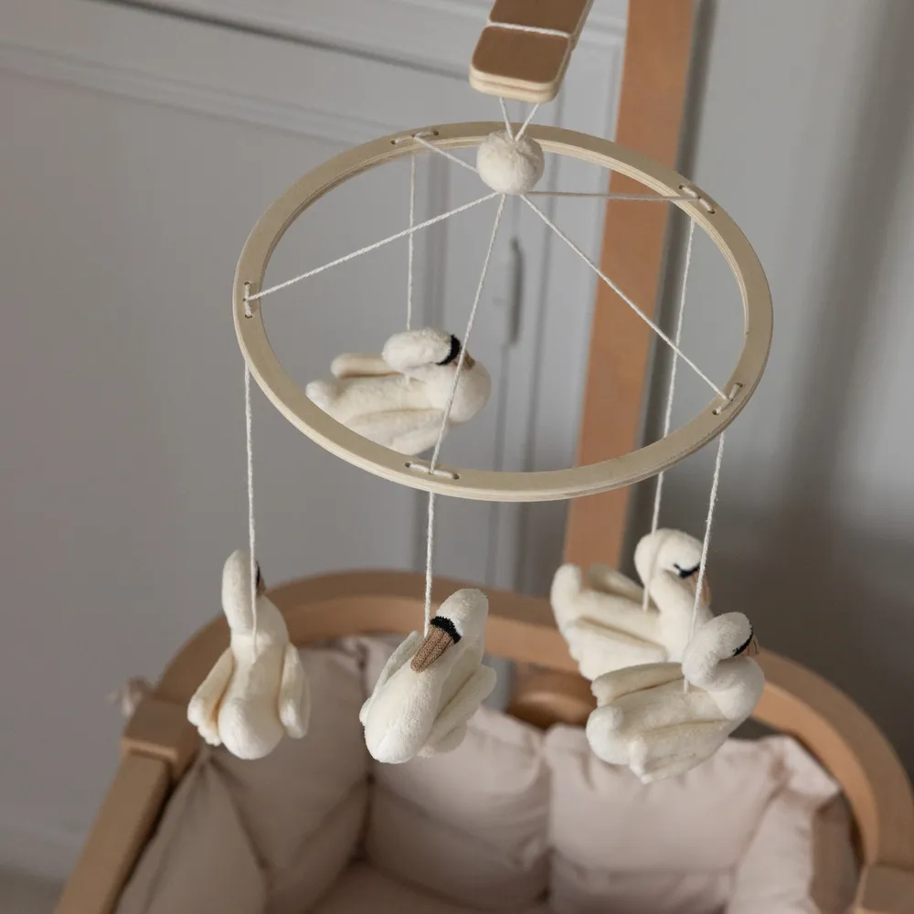 Sebra vauvan mobile joutsenet