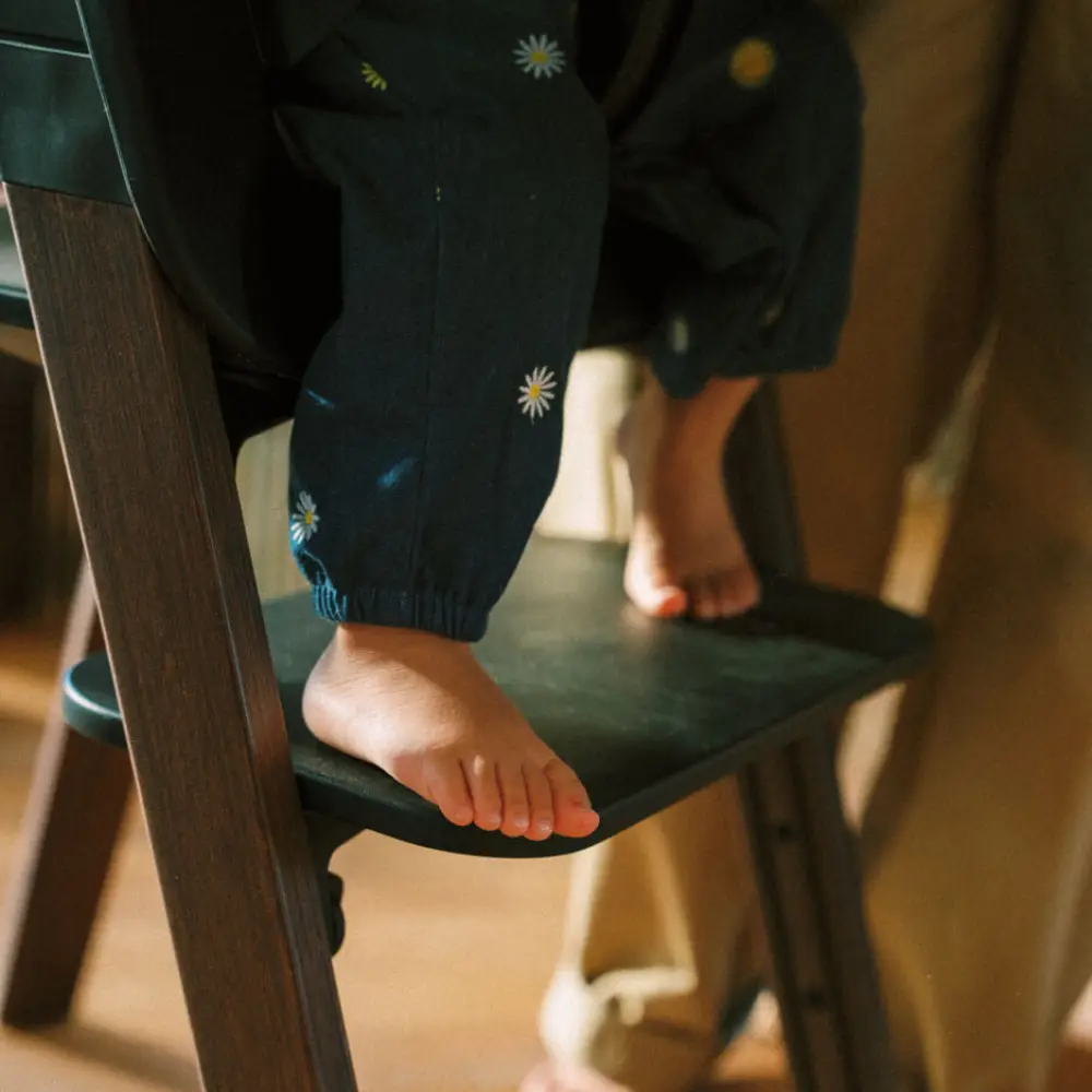 Stokke Steps 3in1 -syöttötuoli, musta / lämmin ruskea