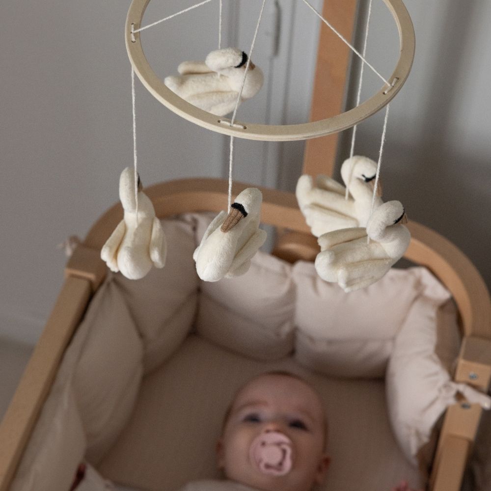 Sebra vauvan mobile joutsenet