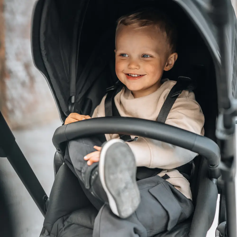  Thule Sleek 2 -rattaat, musta