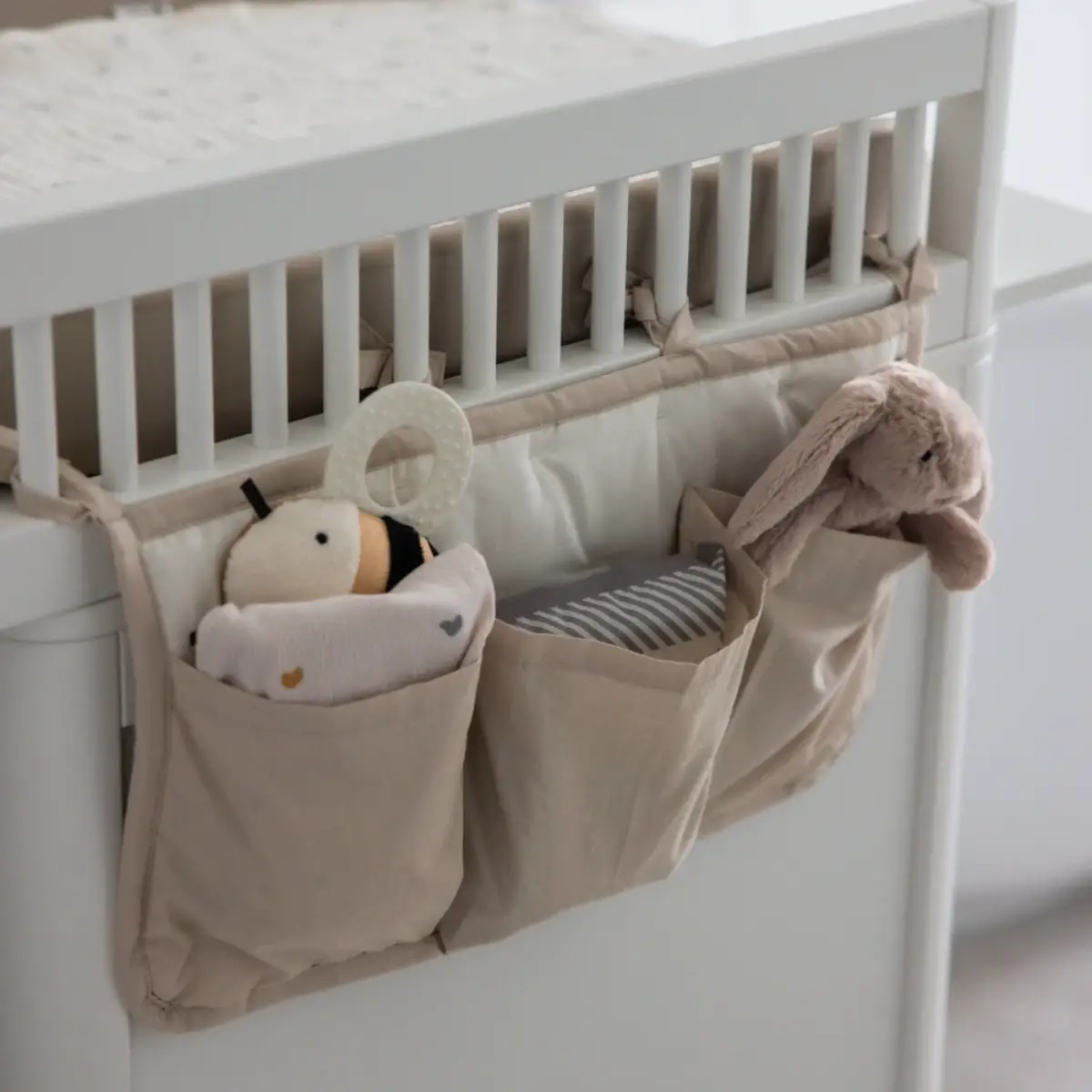 Sebran kolmiosainen hoitopöydän järjestelylokero – Morning Beige