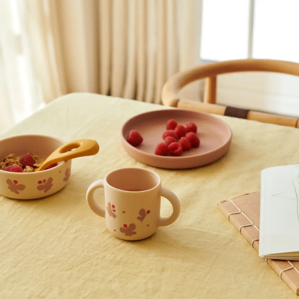 Liewood Vivi -palvelu 4-osainen Butterfly/ Apple blossom