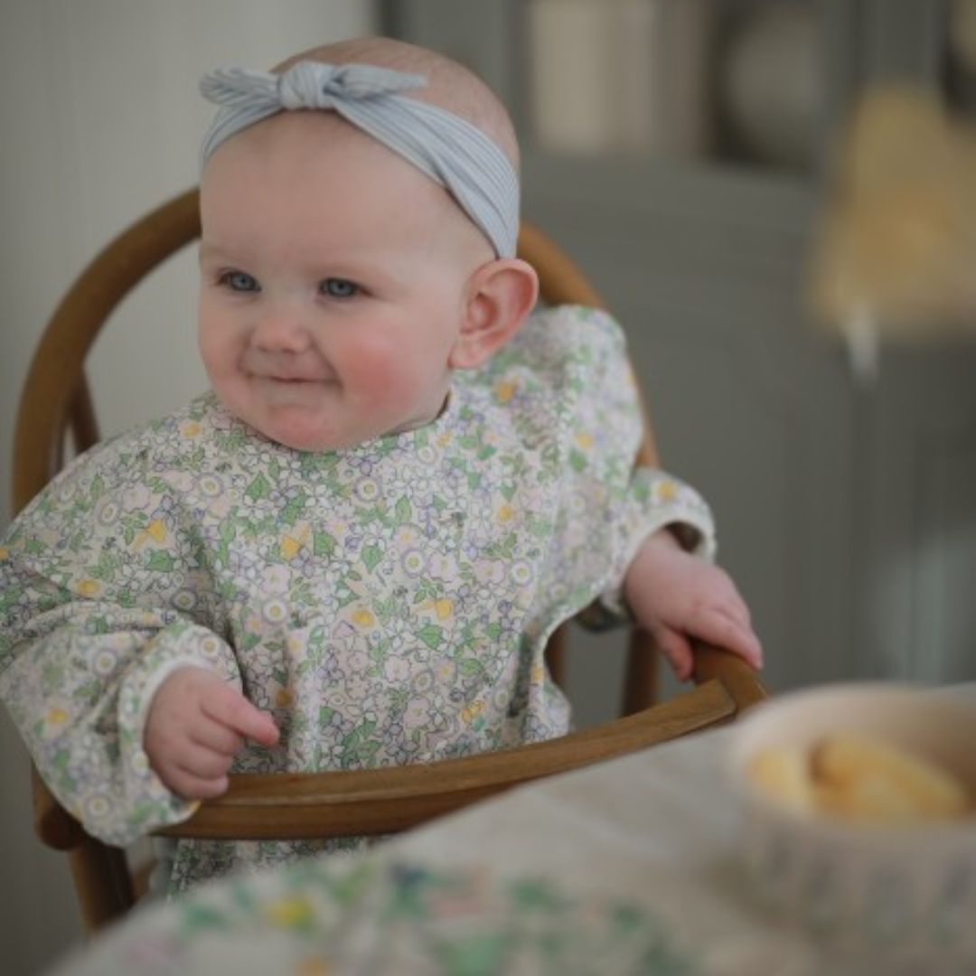 Rätt Start Beskow Kukkafestivaali Bib hihalla/esiliina