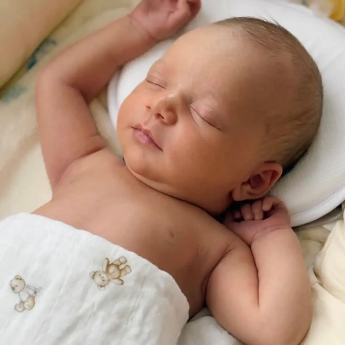 Livly Teddy Tay Swaddle White
