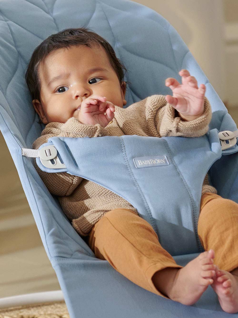 Babybjörn Babysitter Bliss Kudottu lehtikuvioinen sininen