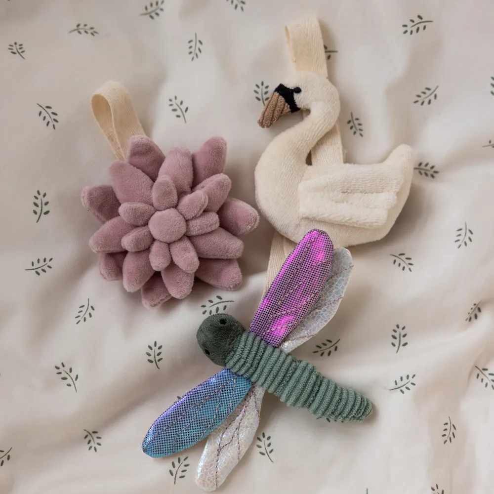 Sebra Aktiviteettilelut 3 kpl kukka/sudenkorento/joutsen