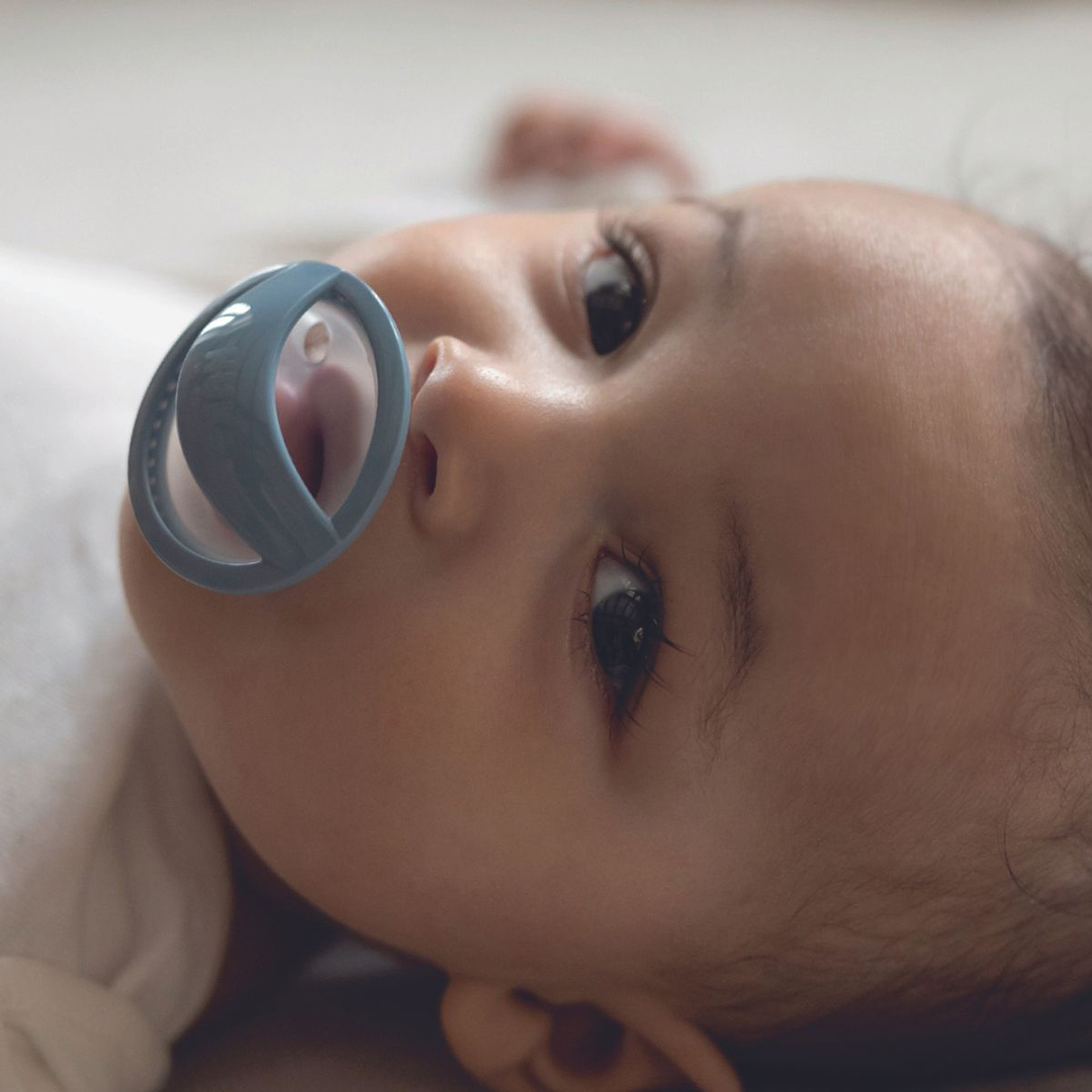 NUK tutti Mommyfeel silikoni sekavärinen 0-9 m