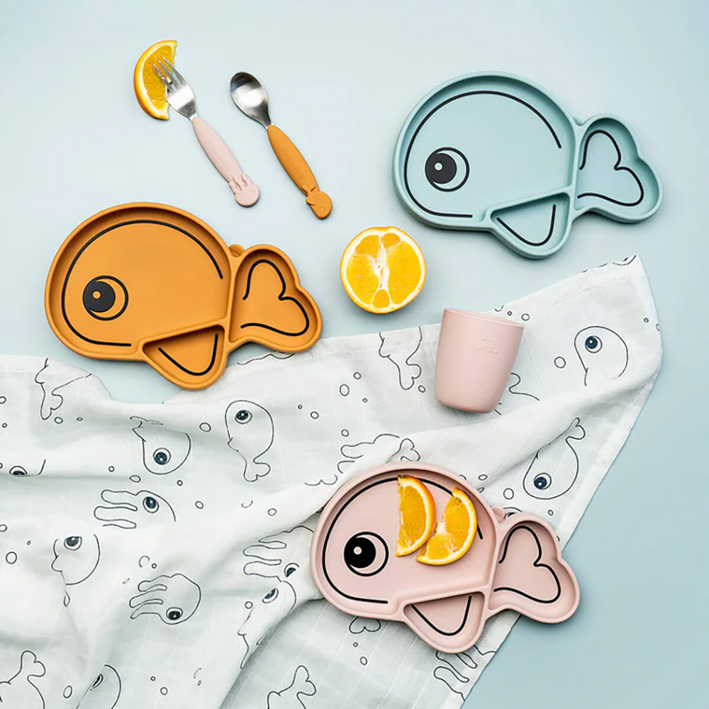 Done by Deer helppokäyttöinen ruokailuvälinesarja - Sea friends Mustard