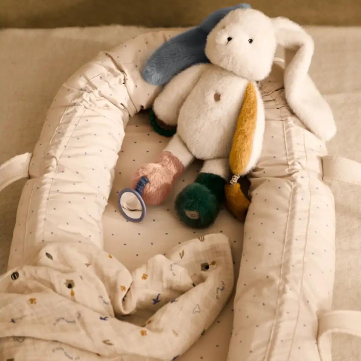 Liewood gro Babynest tähti / hiekka