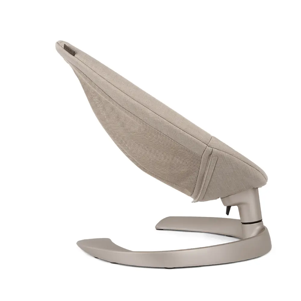 Nuna LEAF Grow sitteri lelukaaren kanssa CHATEAU