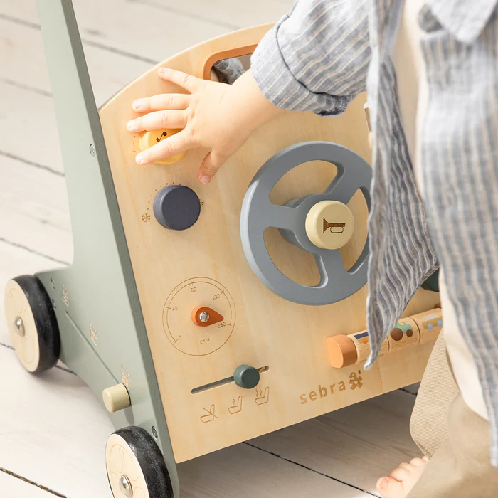 Sebra Puinen aktiviteettiauto