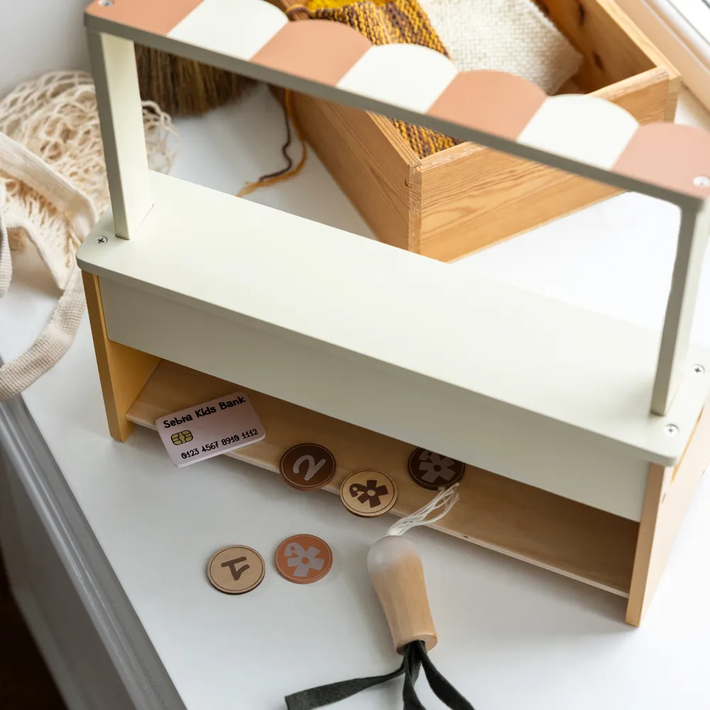 Sebra torikoju puuta