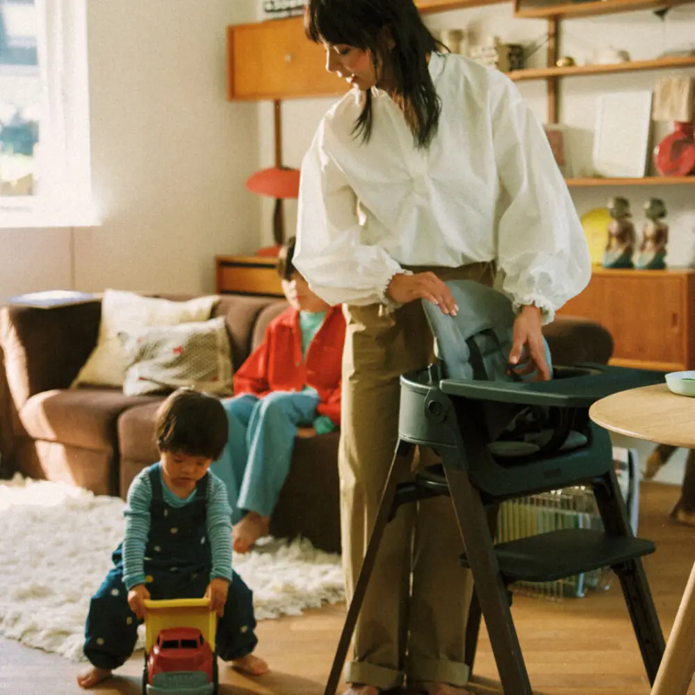 Stokke Steps 3in1 -syöttötuoli, musta / lämmin ruskea