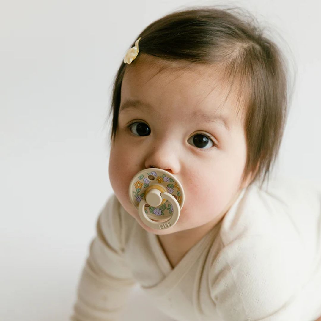 BIBS x Liberty pöytäliina 2 pakkaus 6-12m Mansikat/kermaviili Ivory