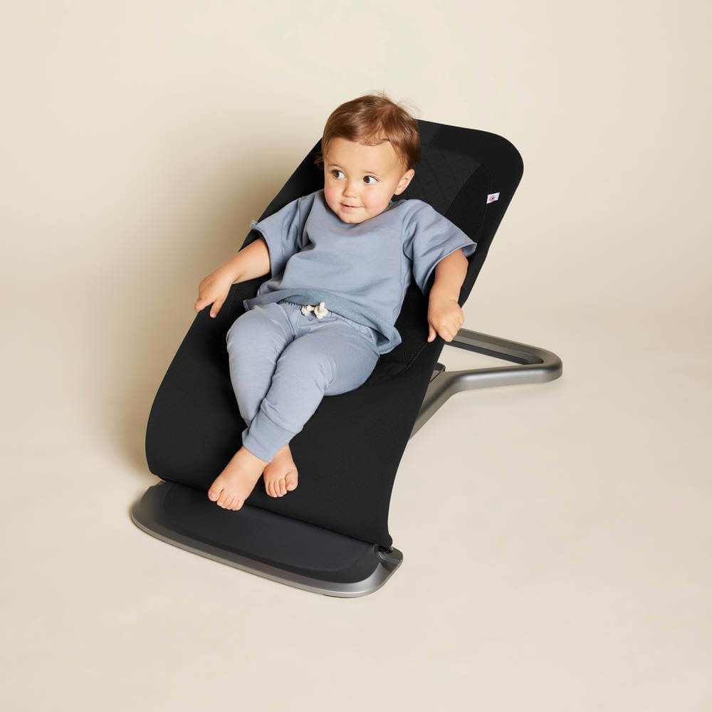 Ergobaby Evolve Babysitter Onyx Black (musta)
