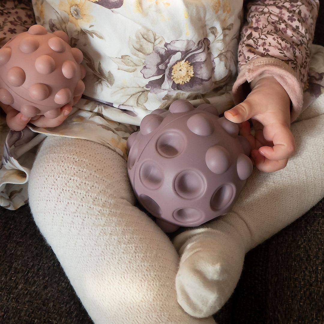 Tiny Tot Sensory silikoni Fidget Ball Grapeade - pikkuinen pallo Grapeade