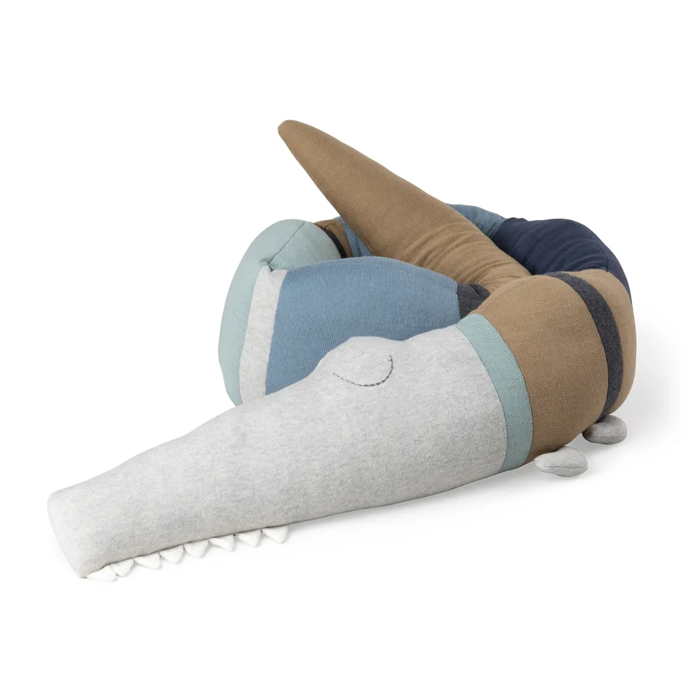 Sebra neulottu tyyny Sleepy Croc, dusty blue mix