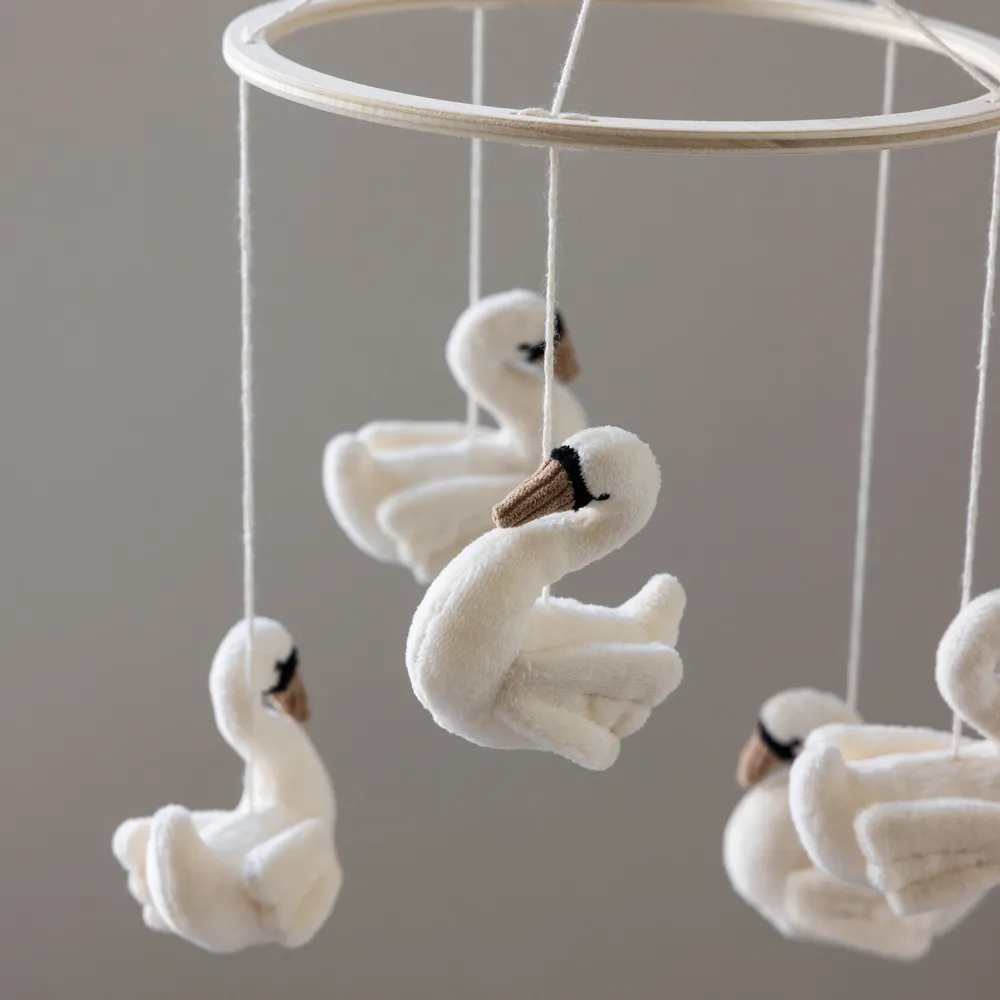 Sebra vauvan mobile joutsenet