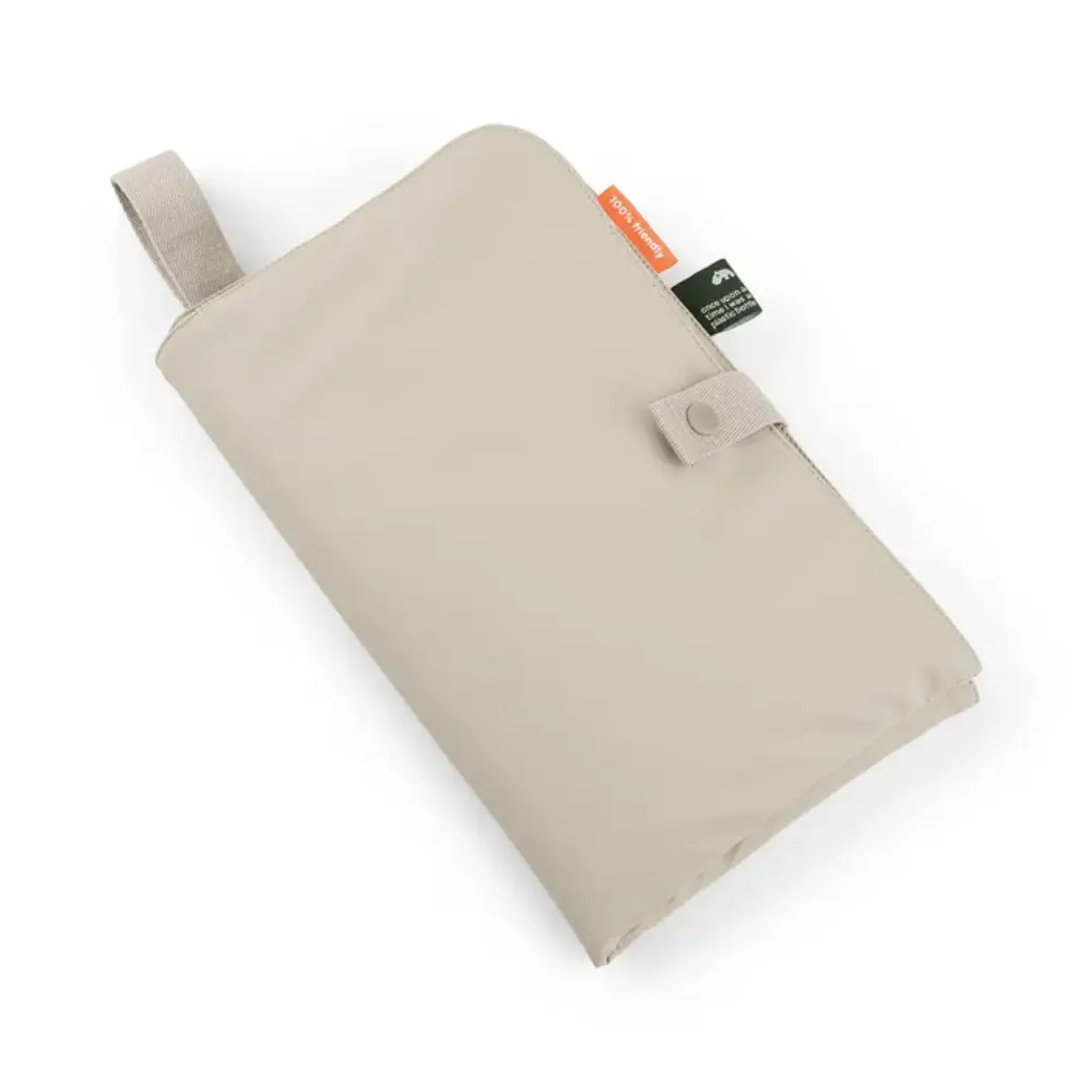 Done by Deer Kannettava hoitoalusta Hiekka