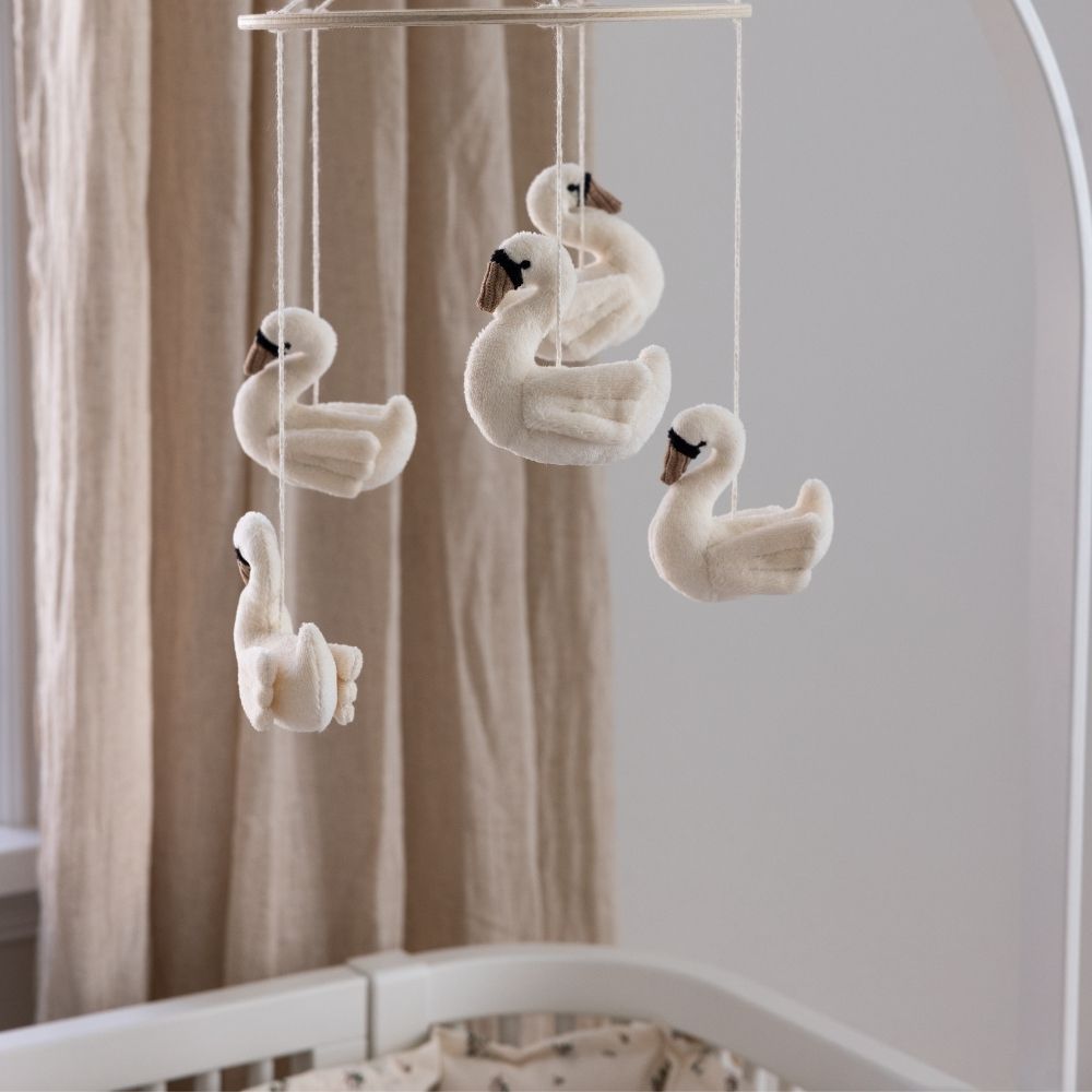 Sebra vauvan mobile joutsenet