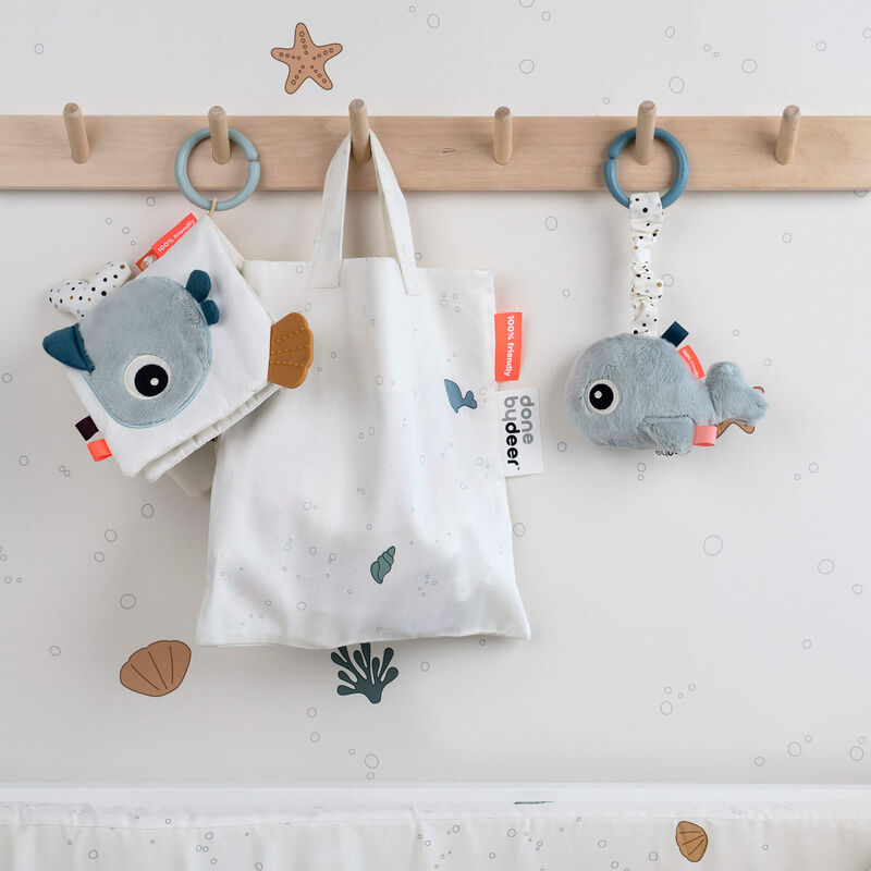 Done by Deer Aktiviteettikirja Sea friends