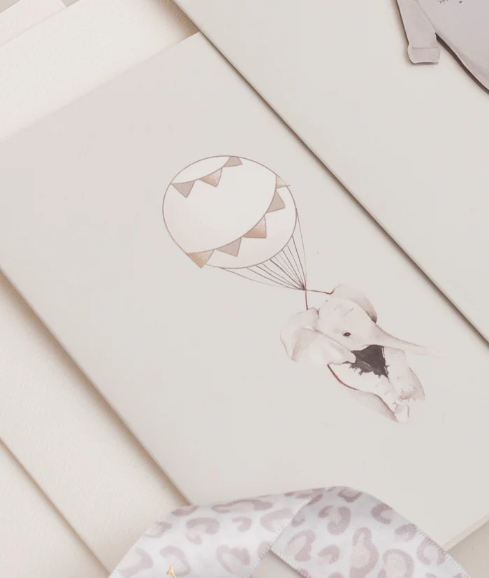 Livly Flying Elephant Onnittelukortti