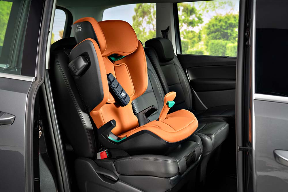 Britax KIDFIX i-SIZE Cosmos Musta