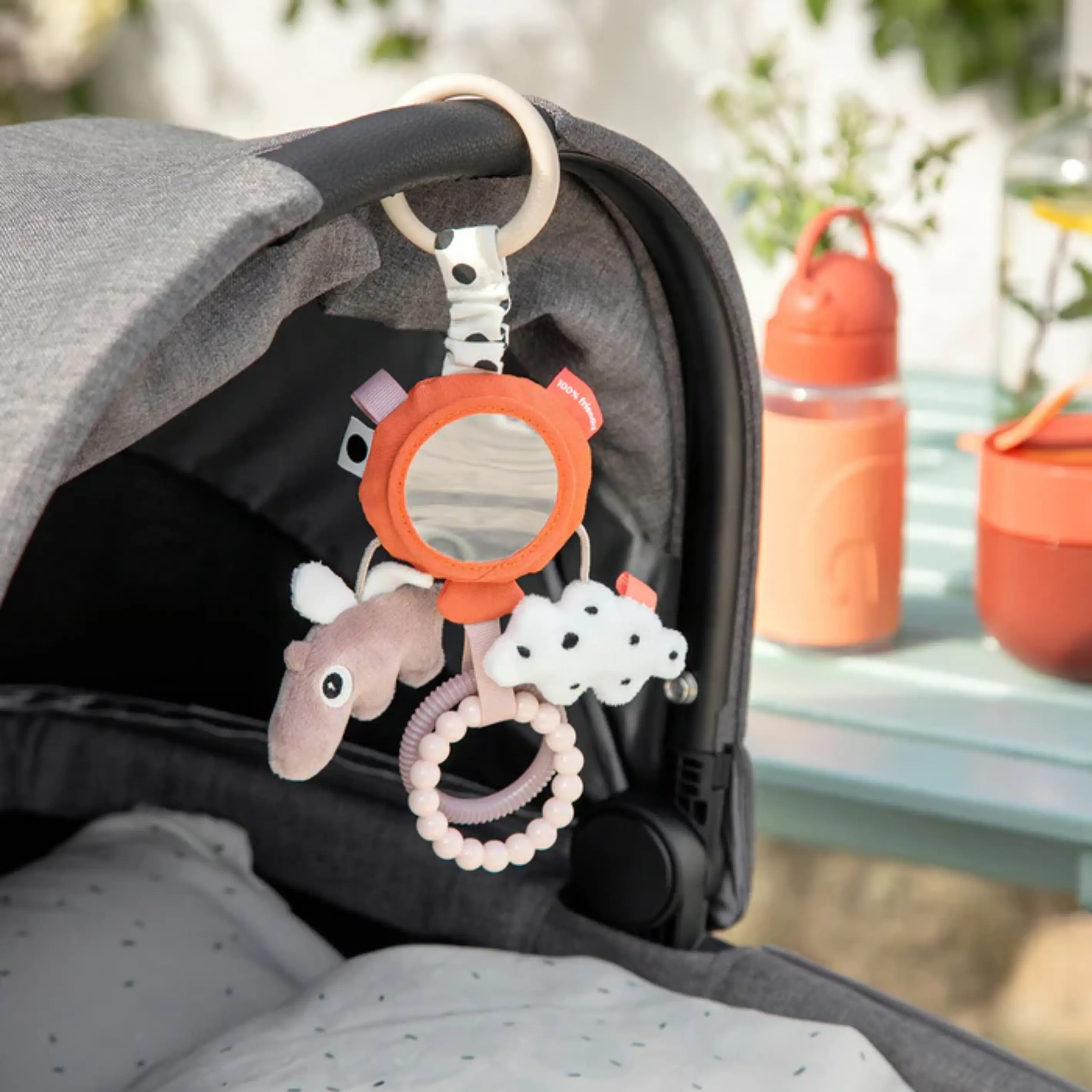  Done by Deer Aktiviteettileikkuri Iloisia pilviä Papaija