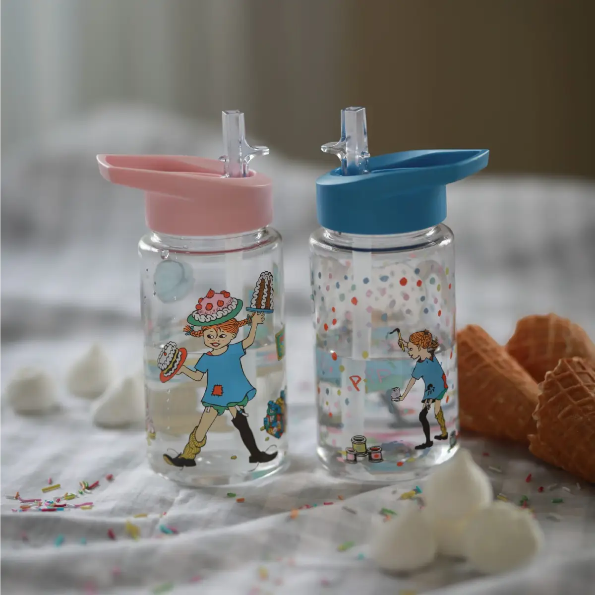 Rätt start Pippi -synttäriaiheinen muovinen vesipullo, sininen