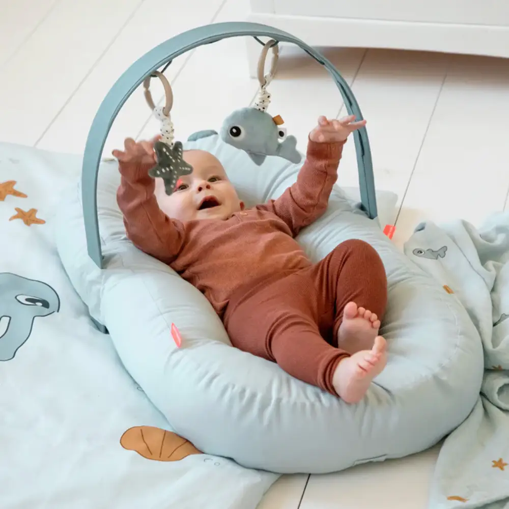 Done by Deer riippuva aktiviteettilelu, 2 kpl, Wally, sininen