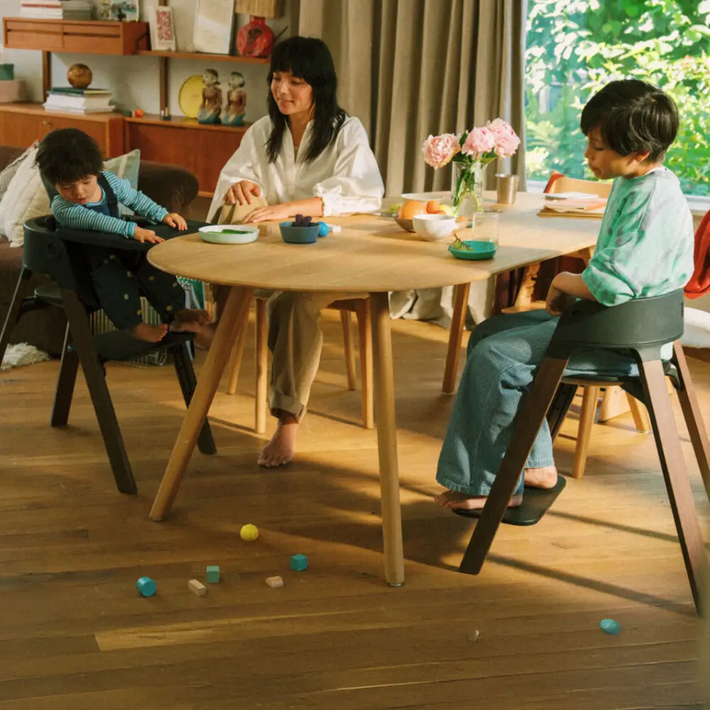 Stokke Steps 3in1 -syöttötuoli, musta / lämmin ruskea