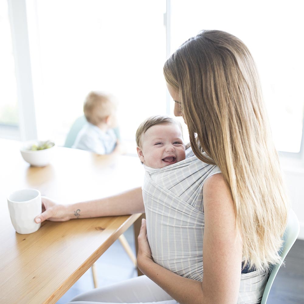 Ergobaby Aura vauvan rintareppu Harmaat raidat