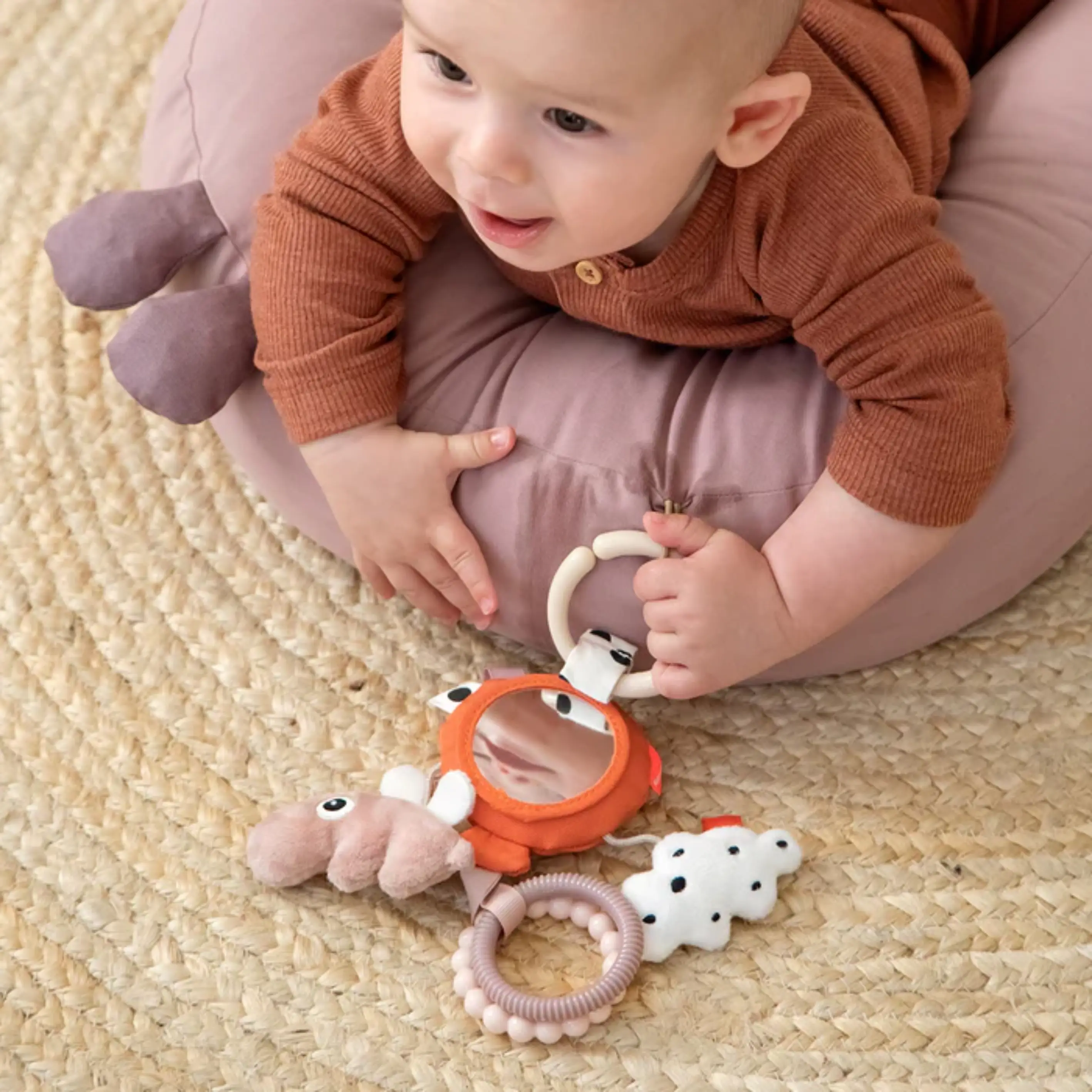  Done by Deer Aktiviteettileikkuri Iloisia pilviä Papaija