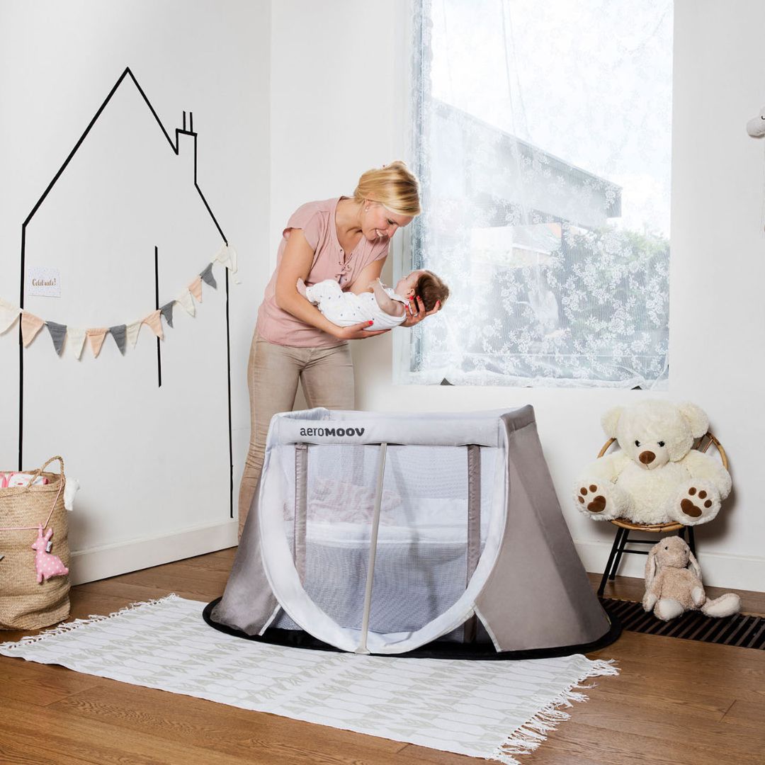 AeroMoov Pop-up matkasänky Sand