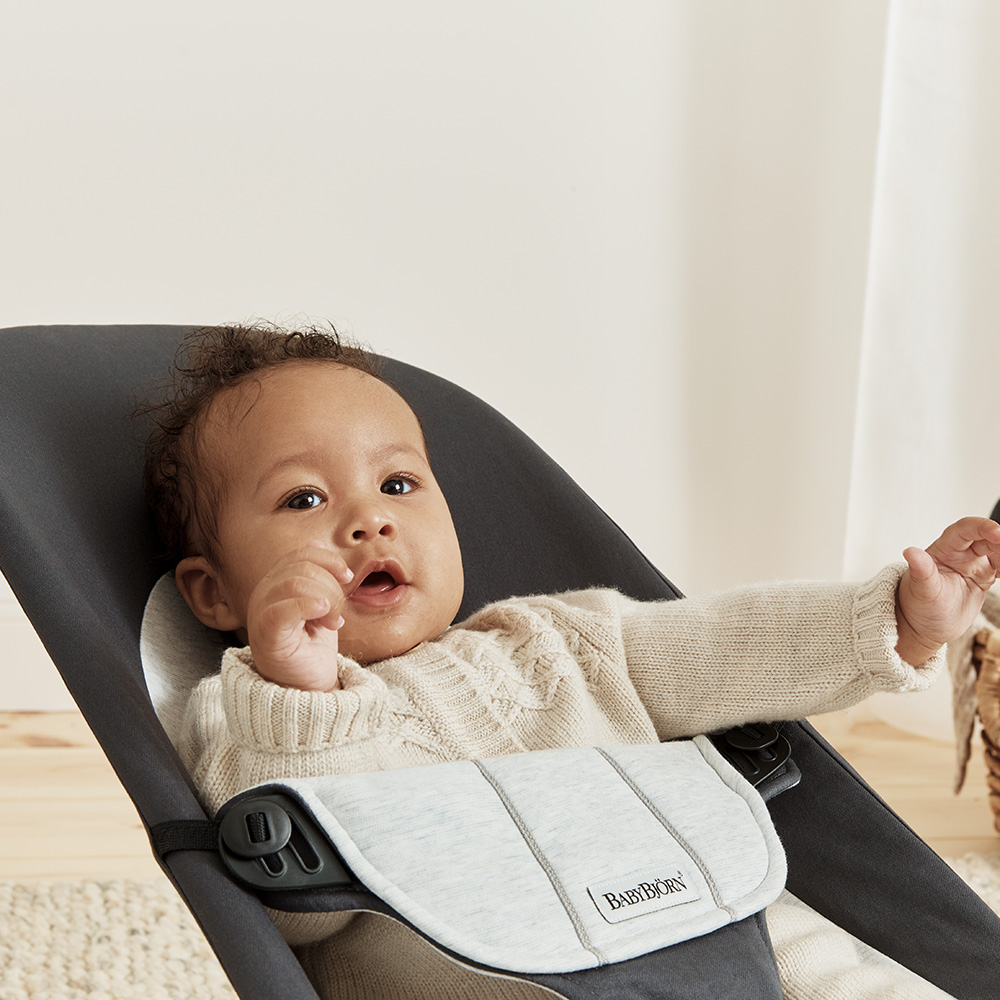 BabyBjörn Balance Soft Babysitter Woven/Jersey Tummanharmaa/harmaa