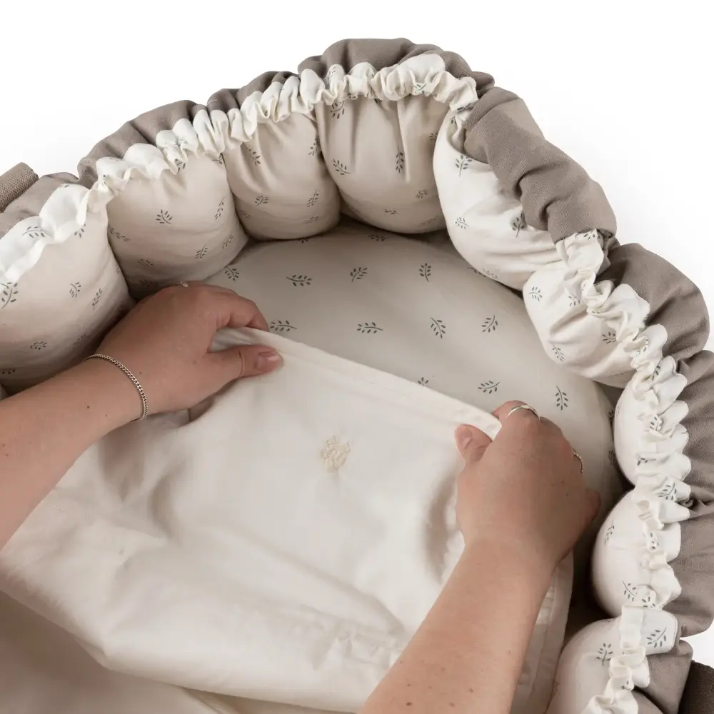  Sebra Vedenpitävä päiväpeitto Babynest, kuutamobeige