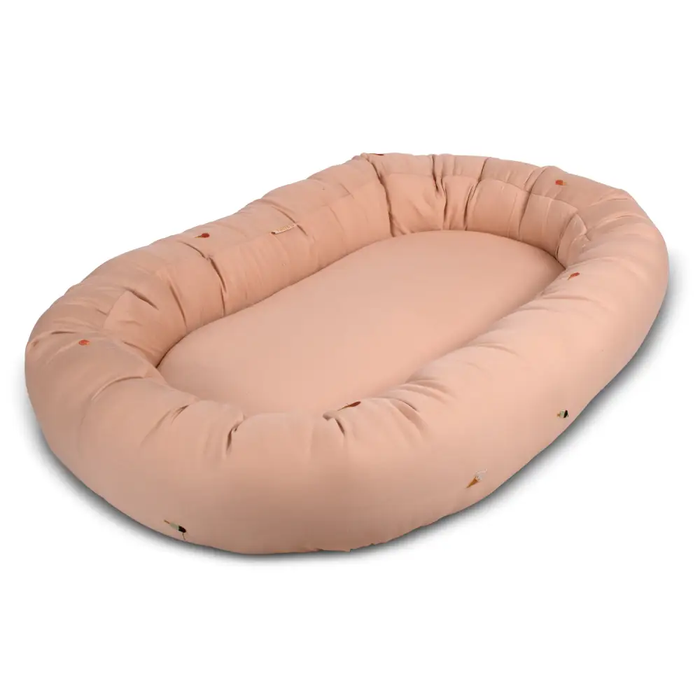 Filibba Baby Nest 2nd Generation - kirjailtu viileä kesädesign - Frappé