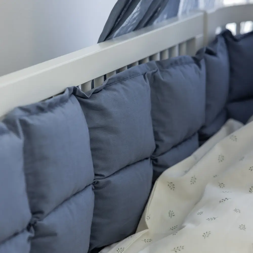 Sebra pinnasängyn puskuri Vauvan puskuri kapok forest lake blue