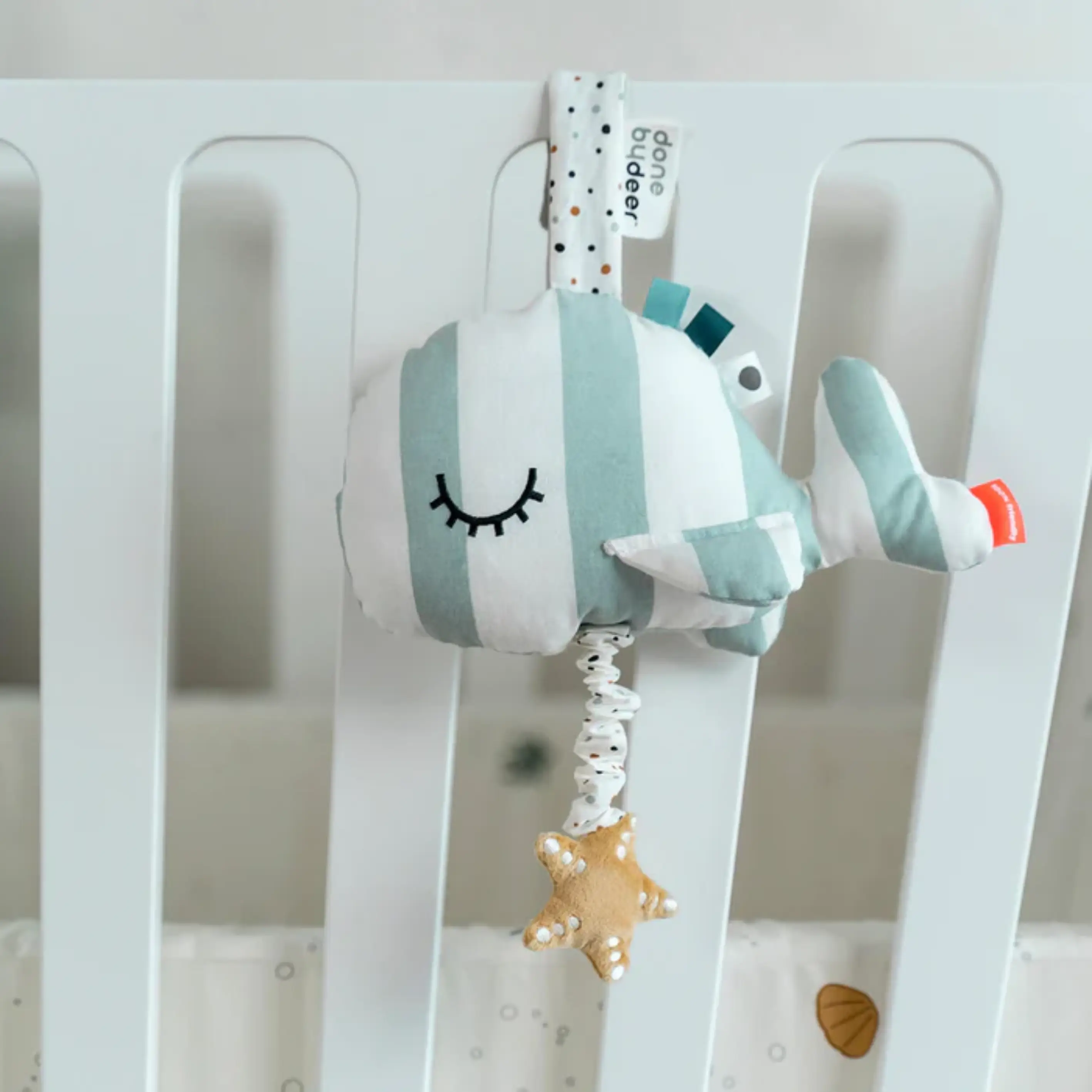 Done by Deer Musiikkilelu Wally Blue