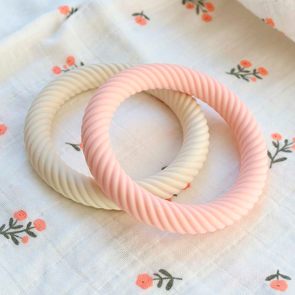 A Little Lovely Company silikoni teether Classic Strawberry Cream (mansikkakerma)
