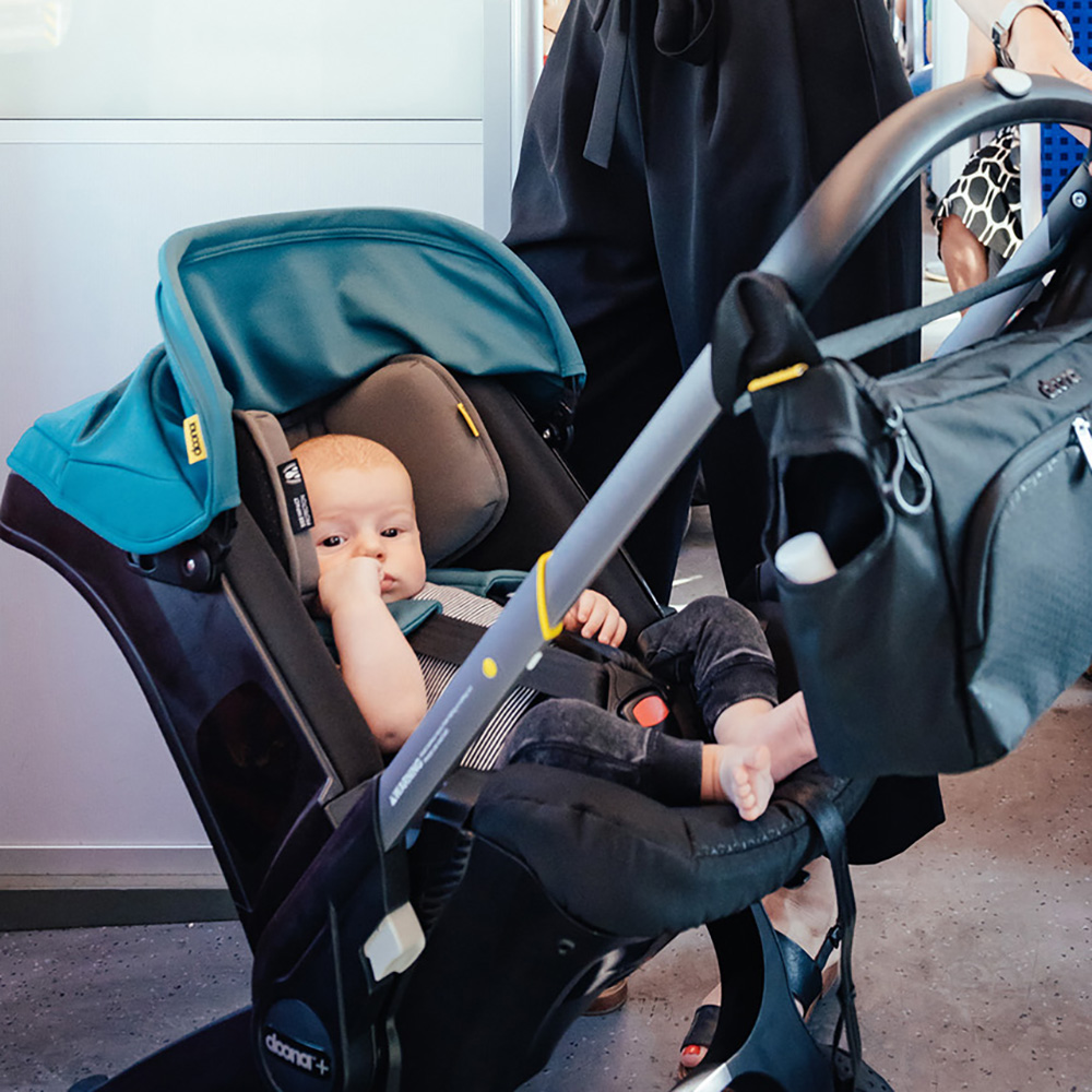 Doona Vaihtolaukku Nitro Musta välttämättömät tarvikkeet