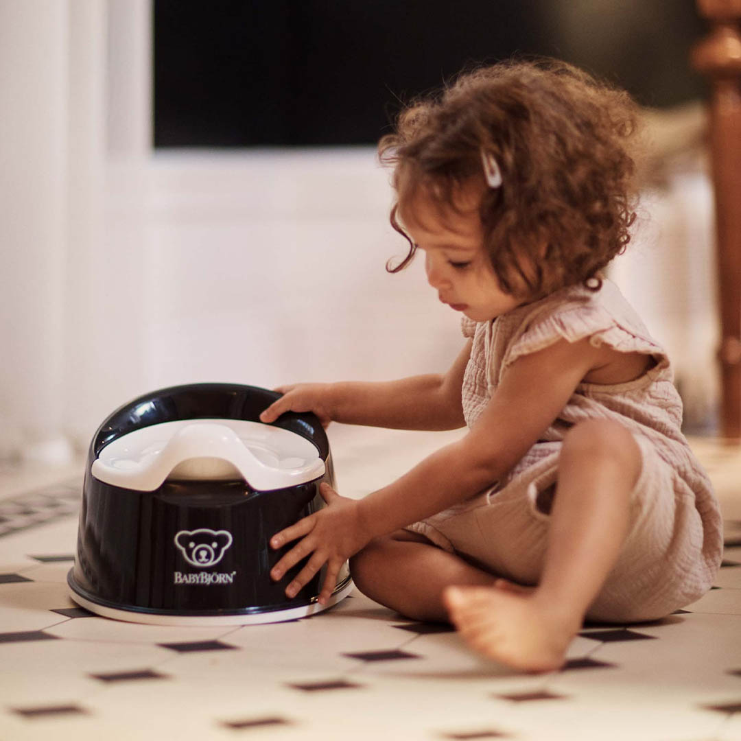 BabyBjörn Smart Potty Musta/Valkoinen