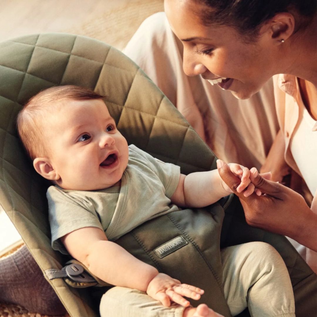 Babybjörn Babysitter Bliss kudottu tummanvihreä