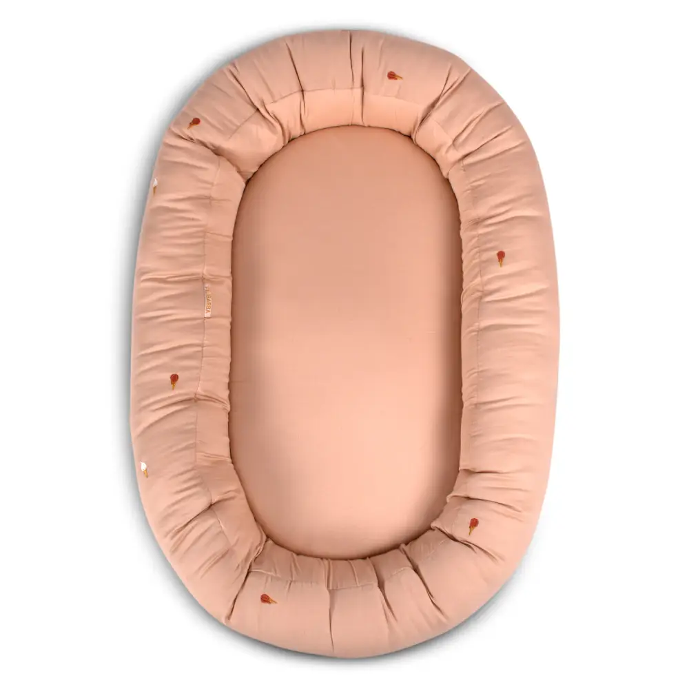 Filibba Baby Nest 2nd Generation - kirjailtu viileä kesädesign - Frappé