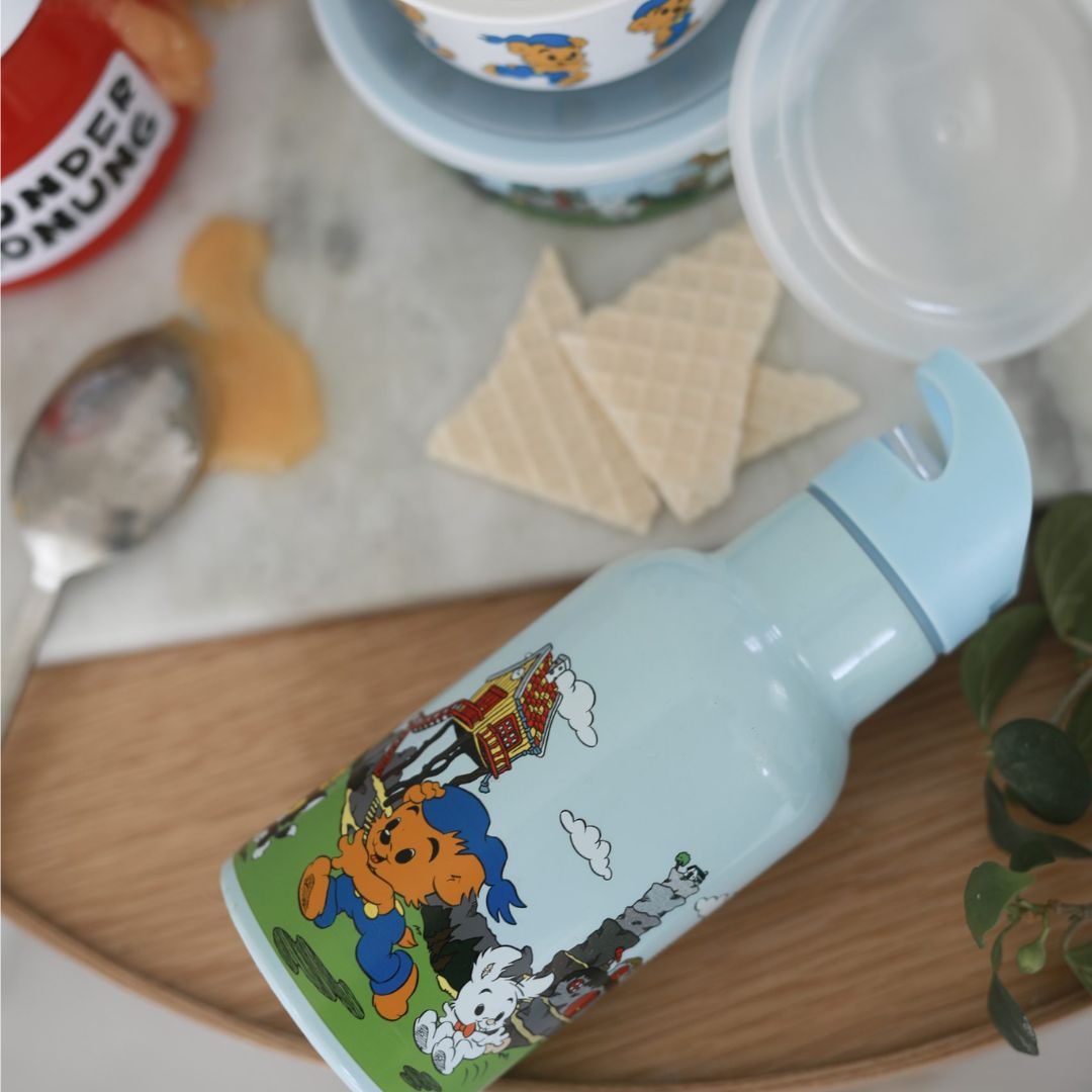 Oikea alku Bamse, Vesipullo, motiivi