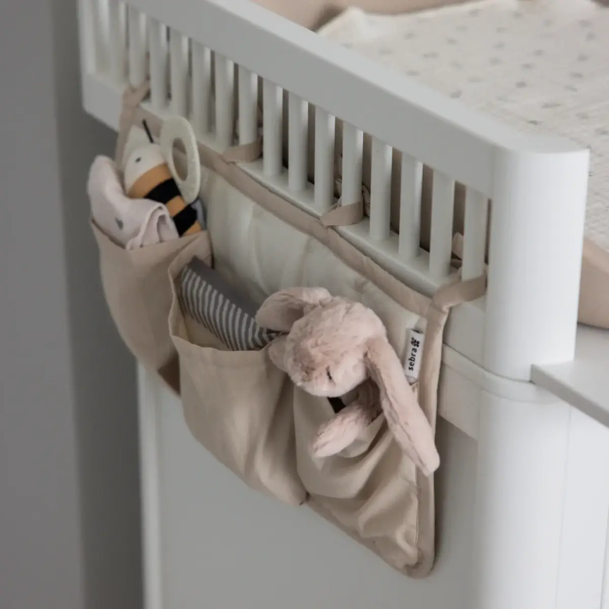 Sebran kolmiosainen hoitopöydän järjestelylokero – Morning Beige