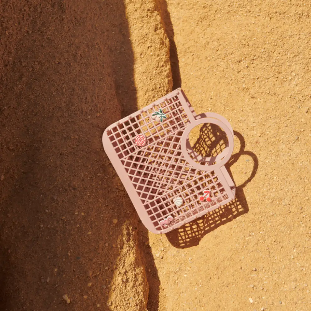 Liewood Samantha -kori, jossa on ruusuinen riipus